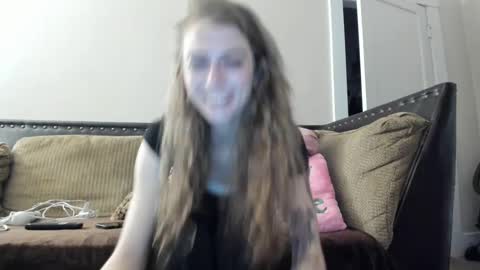 Snapshot of buffybarloe chatting on 12-21-24, 04:41 Buffy online show from 12-21-24, 04:41