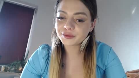 Snapshot of buffyextasy chatting on 03-10-25, 07:42 Buffy online show from 03-10-25, 07:42