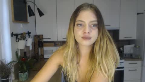 Snapshot of buffyextasy chatting on 10-09-25, 07:28 Buffy online show from 10-09-25, 07:28