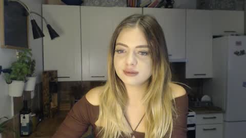 Snapshot of buffyextasy chatting on 10-28-25, 07:45 Buffy online show from 10-28-25, 07:45