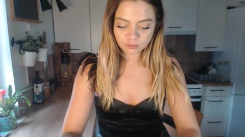 Snapshot of buffyextasy chatting on 11-05-25, 11:21 Buffy online show from 11-05-25, 11:21