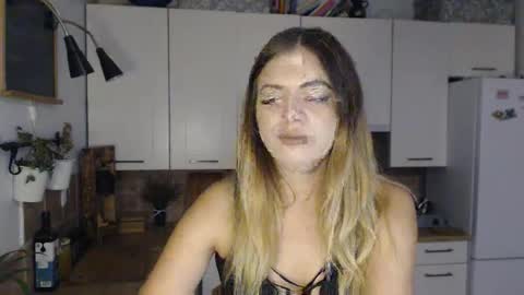 Snapshot of buffyextasy chatting on 11-10-25, 08:57 Buffy online show from 11-10-25, 08:57