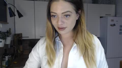 Snapshot of buffyextasy chatting on 11-12-25, 08:04 Buffy online show from 11-12-25, 08:04