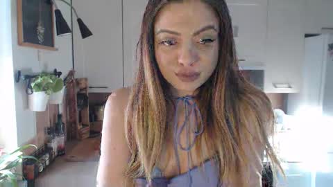 Snapshot of buffyextasy chatting on 03-18-26, 03:26 Buffy online show from 03-18-26, 03:26