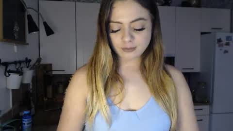 Snapshot of buffyextasy chatting on 03-25-26, 04:02 Buffy online show from 03-25-26, 04:02