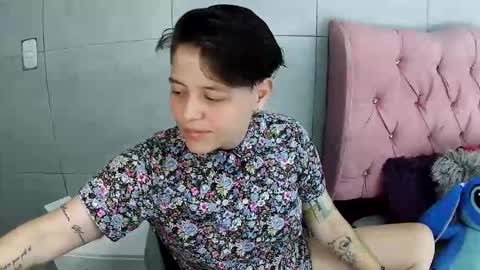 Snapshot of bug2025 chatting on 11-19-25, 02:00 bug2025 online show from 11-19-25, 02:00