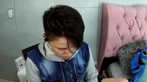 Snapshot of bug2025 chatting on 11-20-25, 04:23 bug2025 online show from 11-20-25, 04:23