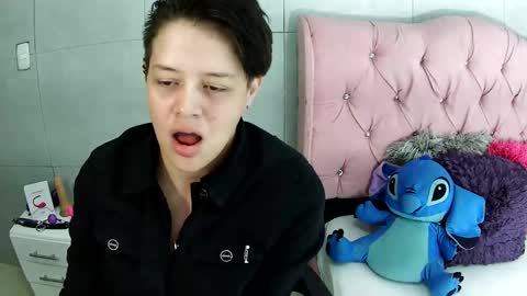 Snapshot of bug2025 chatting on 12-15-25, 01:15 bug2025 online show from 12-15-25, 01:15