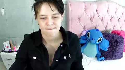 Snapshot of bug2025 chatting on 12-16-25, 01:43 bug2025 online show from 12-16-25, 01:43