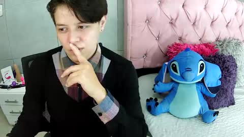 Snapshot of bug2025 chatting on 12-17-25, 01:28 bug2025 online show from 12-17-25, 01:28