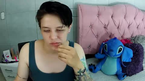 Snapshot of bug2025 chatting on 12-18-25, 01:44 bug2025 online show from 12-18-25, 01:44