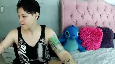 Snapshot of bug2025 chatting on 12-23-25, 02:53 bug2025 online show from 12-23-25, 02:53