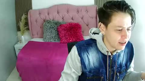 Snapshot of bug2025 chatting on 02-18-26, 02:40 bug2025 online show from 02-18-26, 02:40