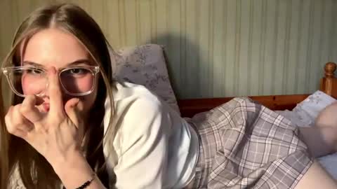 Mary online show from 04-27-26, 02:04