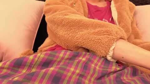 Snapshot of bumblubee chatting on 10-23-25, 08:51 Tonny online show from 10-23-25, 08:51