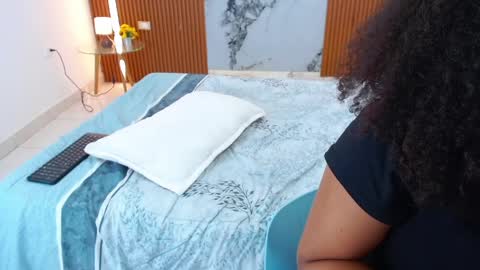 Rossi Hill online show from 04-01-26, 01:41