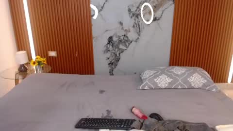 Rossi Hill online show from 04-23-26, 01:13