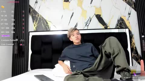 Snapshot of bunny_maxxi chatting on 12-04-24, 03:43 bunny online show from 12-04-24, 03:43