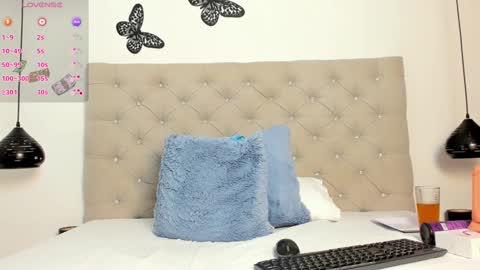 Snapshot of bunny_maxxi chatting on 12-27-24, 04:21 bunny online show from 12-27-24, 04:21