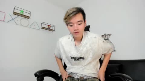 Snapshot of bunny_maxxi chatting on 01-28-25, 12:43 bunny online show from 01-28-25, 12:43