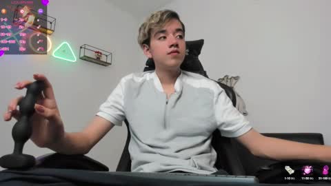 Snapshot of bunny_maxxi chatting on 02-04-25, 03:47 bunny online show from 02-04-25, 03:47