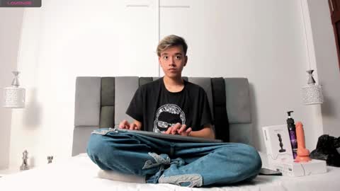 Snapshot of bunny_maxxi chatting on 02-19-25, 12:33 bunny online show from 02-19-25, 12:33