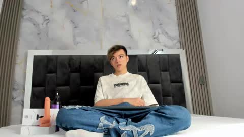 Snapshot of bunny_maxxi chatting on 03-01-25, 02:02 bunny online show from 03-01-25, 02:02