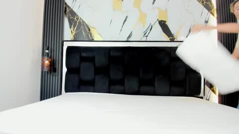 Snapshot of bunny_maxxi chatting on 03-08-25, 12:20 bunny online show from 03-08-25, 12:20