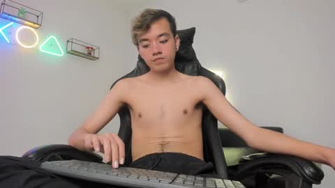 Snapshot of bunny_maxxi chatting on 03-09-25, 03:38 bunny online show from 03-09-25, 03:38