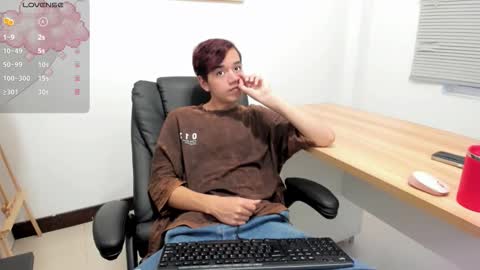 Snapshot of bunny_maxxi chatting on 09-24-25, 12:30 bunny online show from 09-24-25, 12:30