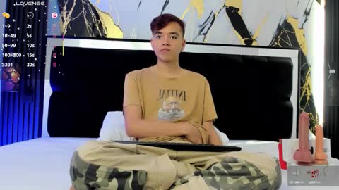 Snapshot of bunny_maxxi chatting on 10-05-25, 12:36 bunny online show from 10-05-25, 12:36