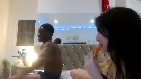 Snapshot of bunnyandbuck chatting on 09-13-25, 10:53 bunnyandbuck online show from 09-13-25, 10:53