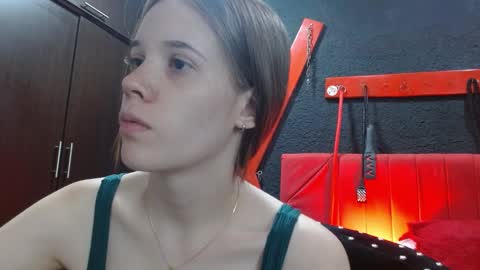 Snapshot of bunnyleahxxx chatting on 02-19-25, 12:33 ANASTASIA online show from 02-19-25, 12:33