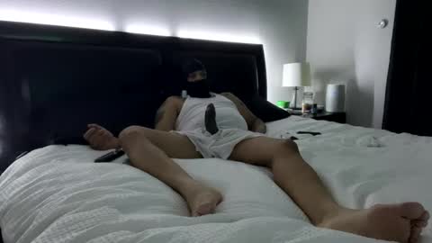 Snapshot of bunz627 chatting on 02-11-25, 05:16 Iam King online show from 02-11-25, 05:16