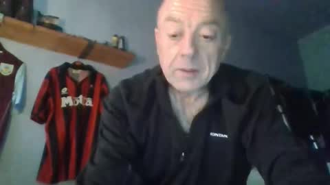 burnleyguy1977 online show from 04-26-26, 04:54