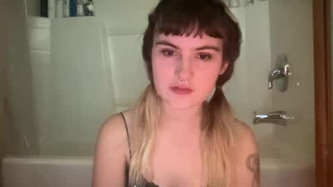 esme gray online show from 10-22-25, 10:20