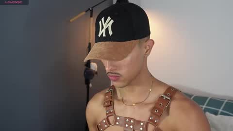 Snapshot of busterspinter chatting on 10-11-25, 01:31 Buster independent model online show from 10-11-25, 01:31