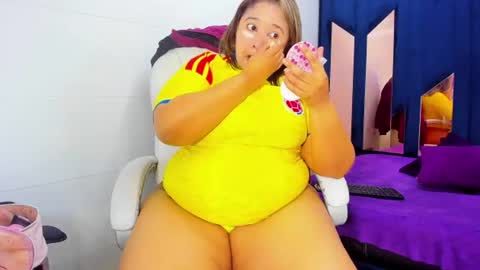 Snapshot of busty_juicyy chatting on 06-27-26, 02:23 busty juicyy online show from 06-27-26, 02:23