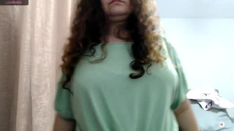 Snapshot of bustyemma chatting on 05-08-26, 06:52 Emma online show from 05-08-26, 06:52