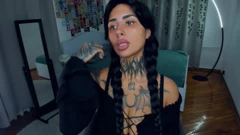 Snapshot of butter_f1y chatting on 10-05-25, 06:12 Sabrina online show from 10-05-25, 06:12
