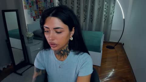 Snapshot of butter_f1y chatting on 10-09-25, 06:22 Sabrina online show from 10-09-25, 06:22