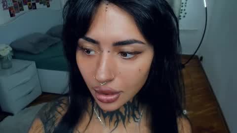 Snapshot of butter_f1y chatting on 10-12-25, 06:12 Sabrina online show from 10-12-25, 06:12