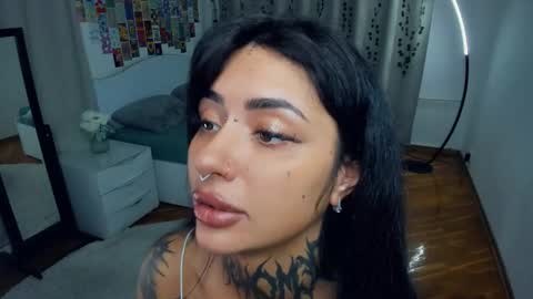 Snapshot of butter_f1y chatting on 10-13-25, 06:24 Sabrina online show from 10-13-25, 06:24