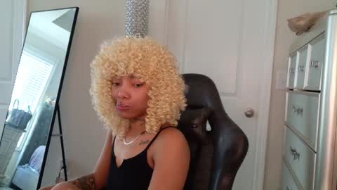 butterfly booty online show from 12-19-25, 03:52