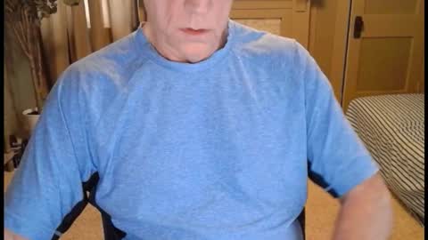 Snapshot of buttnakedfun954737 chatting on 01-12-26, 02:00 Miles online show from 01-12-26, 02:00
