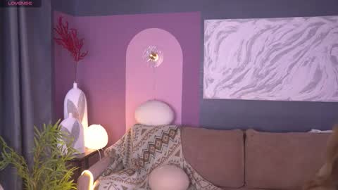 Kira online show from 10-14-25, 12:17