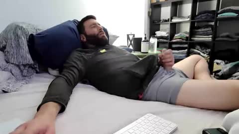 Snapshot of c2cmee chatting on 11-14-25, 03:27 c2cmee online show from 11-14-25, 03:27