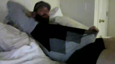 Snapshot of c2cmee chatting on 11-23-25, 04:34 c2cmee online show from 11-23-25, 04:34