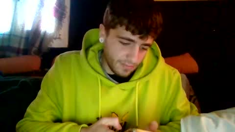 Snapshot of c2cv33x chatting on 12-24-24, 09:17 tu papii online show from 12-24-24, 09:17