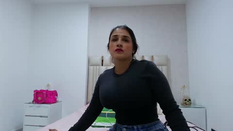 Snapshot of c_fox_ chatting on 10-30-25, 03:19 Carolina online show from 10-30-25, 03:19